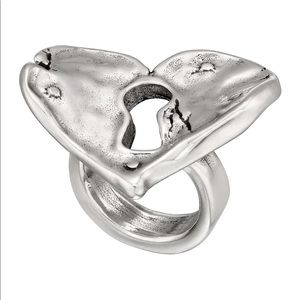 UNOde50 | LOOK LOOK Hammered Keyhole Heart Ring